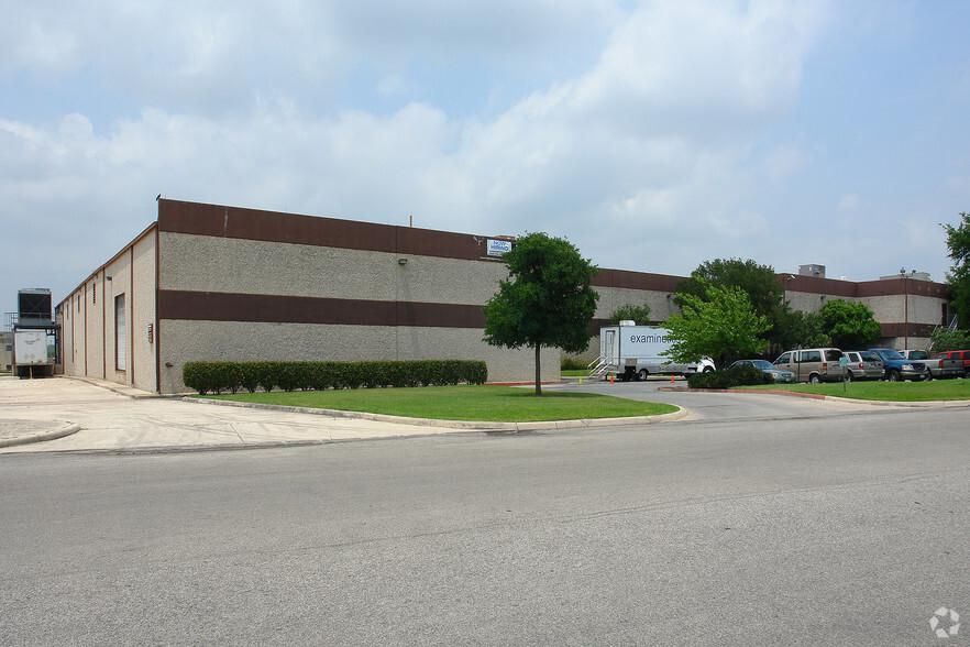 6111 Woodlake Ctr photo 2
