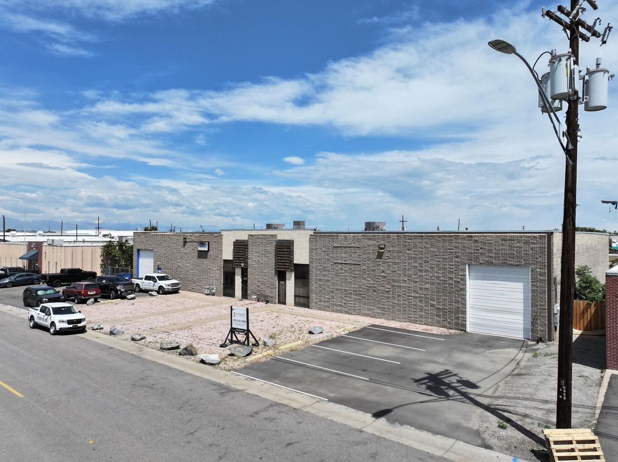 6863 - 6865 E 48th Ave photo 1