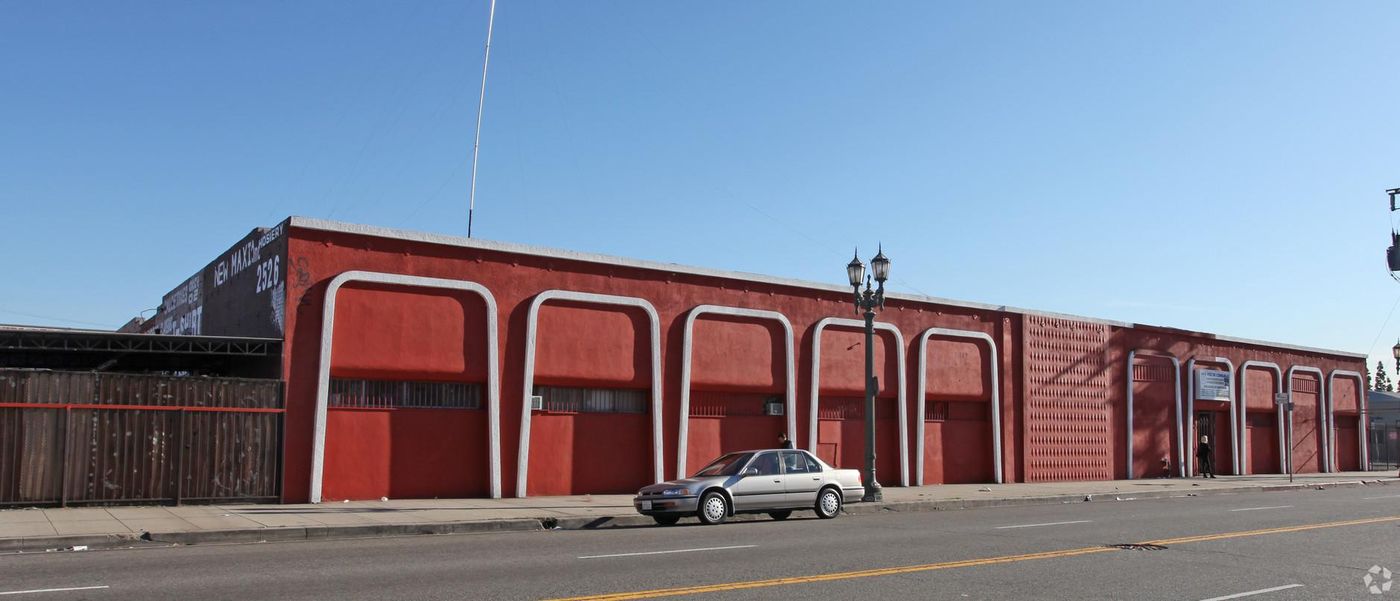 2526 S. Hill Street photo 4