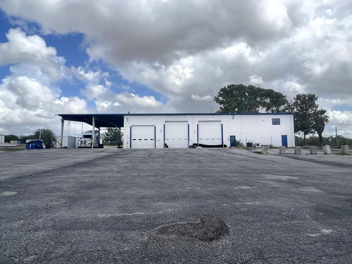 3 Drive-Thru Bay, Crane Served Shop w/ Double Wash-Bay photo 3