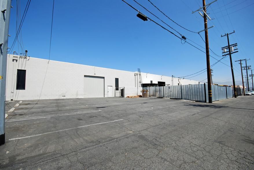 6908-6922 Tujunga Ave photo 2