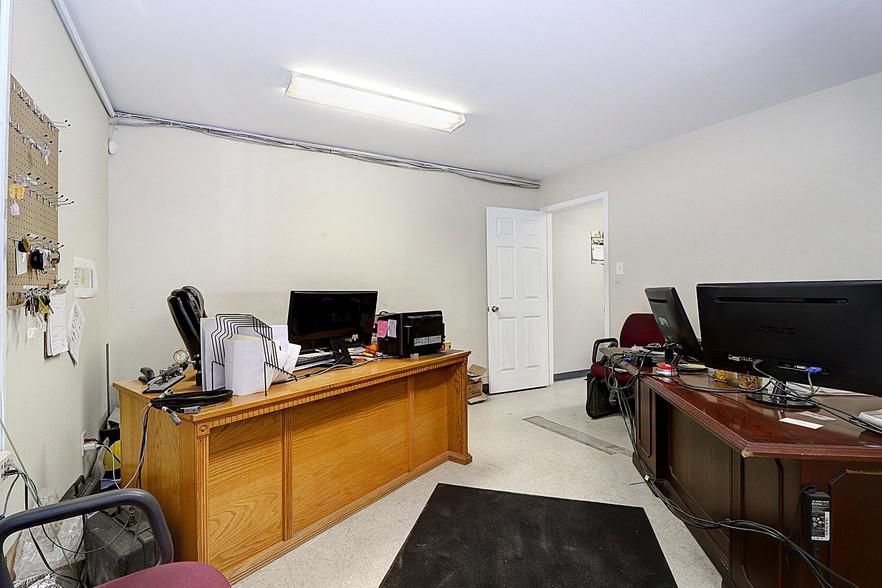 Office Facility 11218 Interstate 10 E photo 4