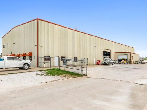 Great Fabrication Facility on 9.74 Acres 3835 Windmill Rd
