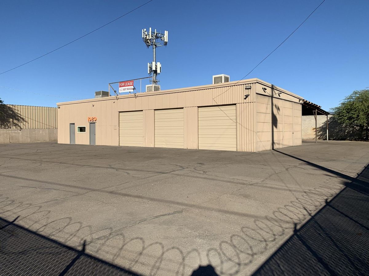 1020 E Gilbert Dr photo 1