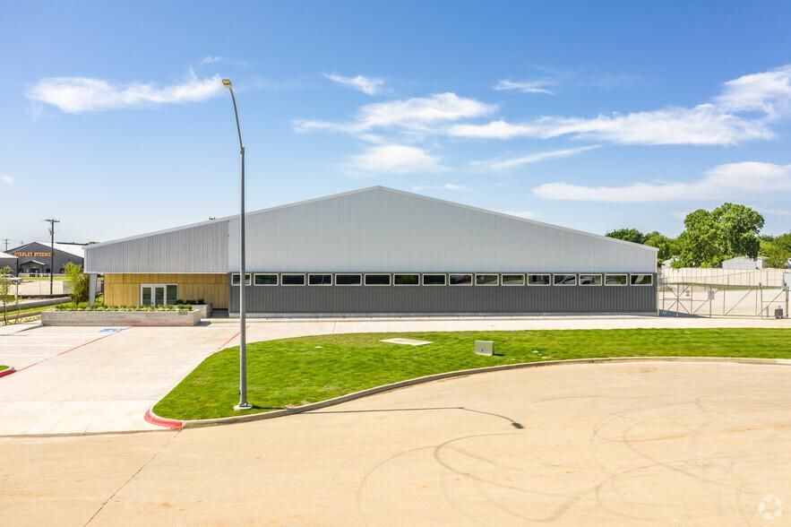 Brand New, Modern Construction with Fenced Ou 4900 Vesta Farley Rd photo 4