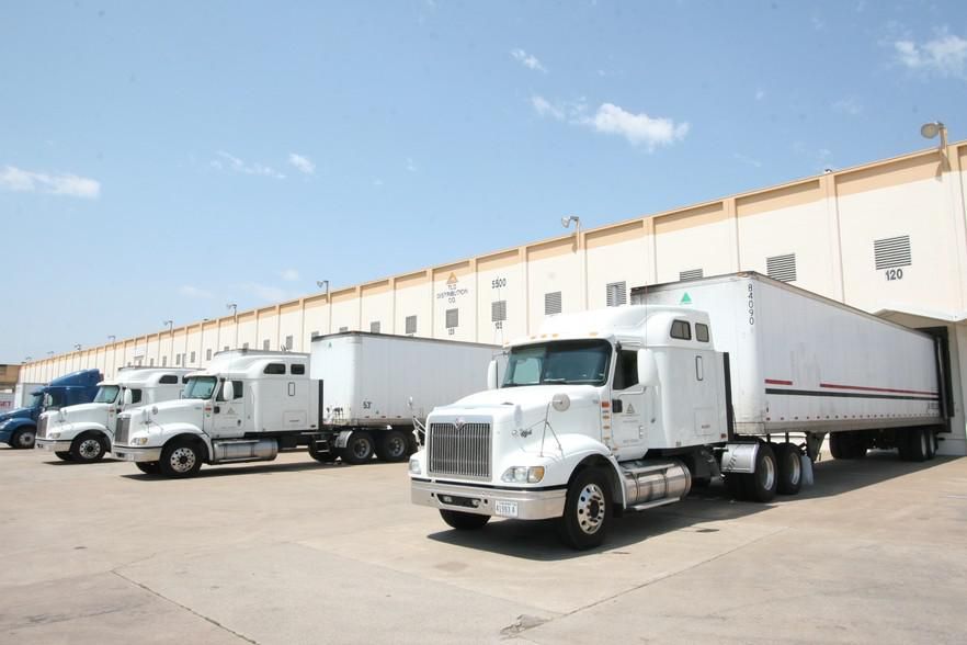 Southwest Crossing Logistics Center 5500 South Fwy photo 2