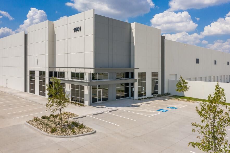 Building F 1501 Joel East Rd photo 1