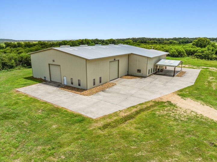 Crane-Ready Warehouse & Office Space on 19.25 Acres