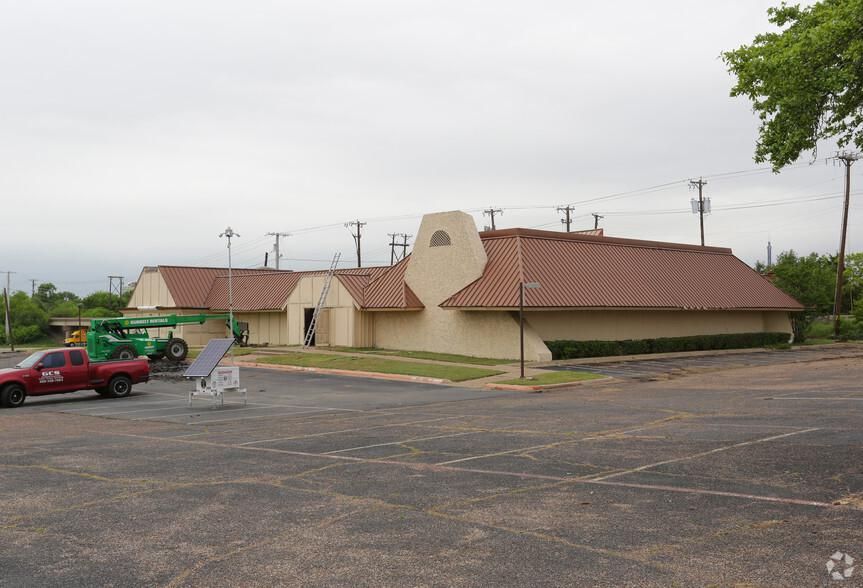 2601 Galleria Dr photo 1