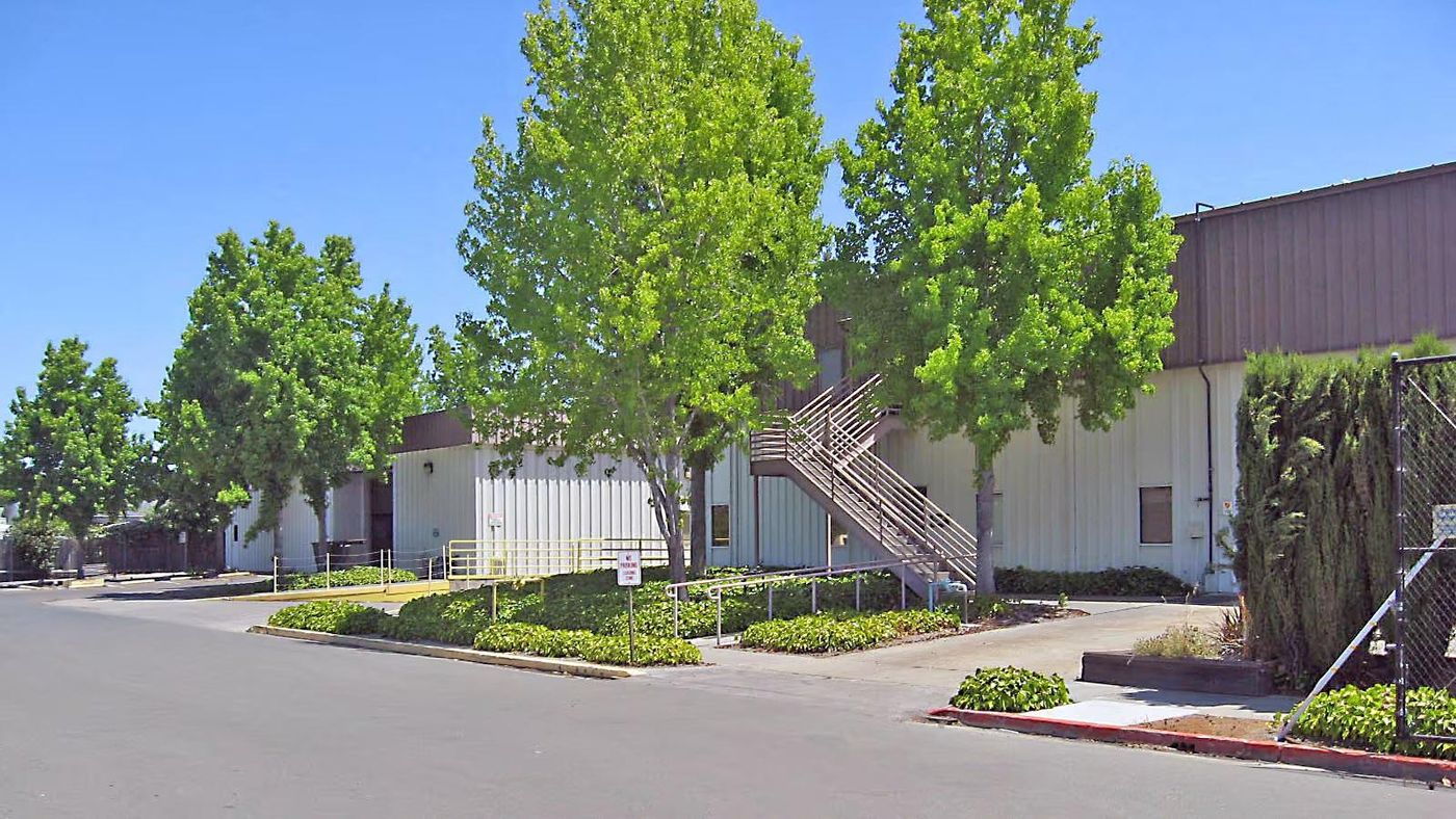 Industrial Warehouse Suites with Office Spaces - Flexible Configuration and Short-Term Leases Available photo 1