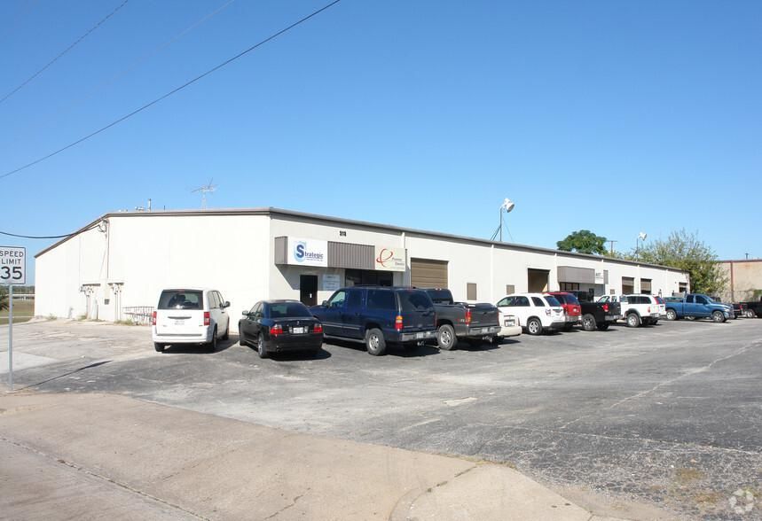 220 S Sylvania Ave 220 S Sylvania Ave photo 2
