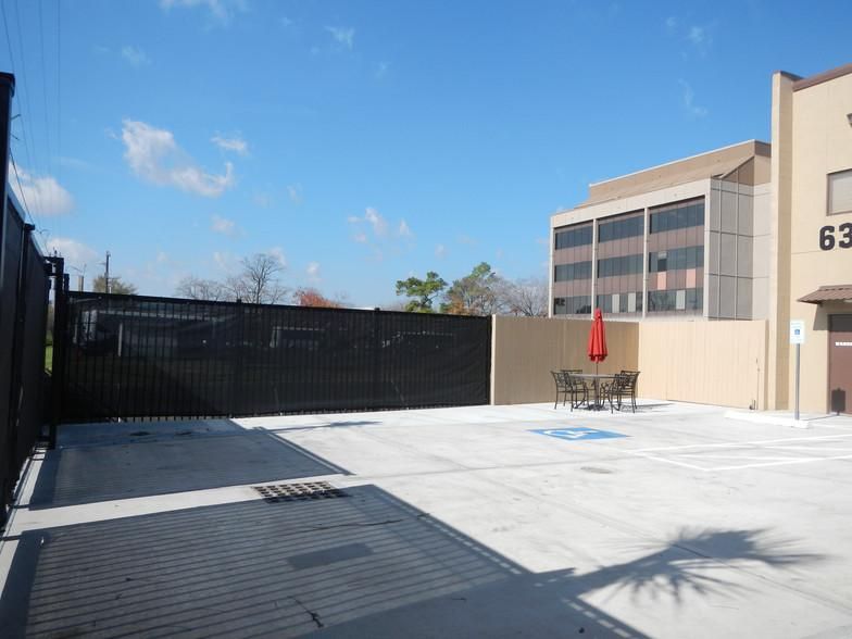 GALLERIA BEVERLY HILL OFFICE/ WAREHOUSE 6346 Beverly Hill St photo 2