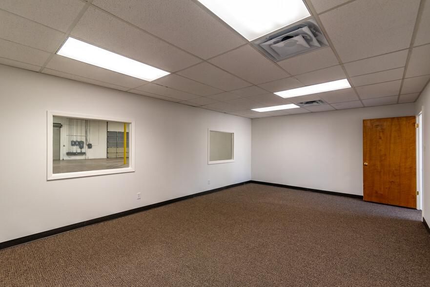 Pine Forest Business Center 3404-3556 Yale St photo 3