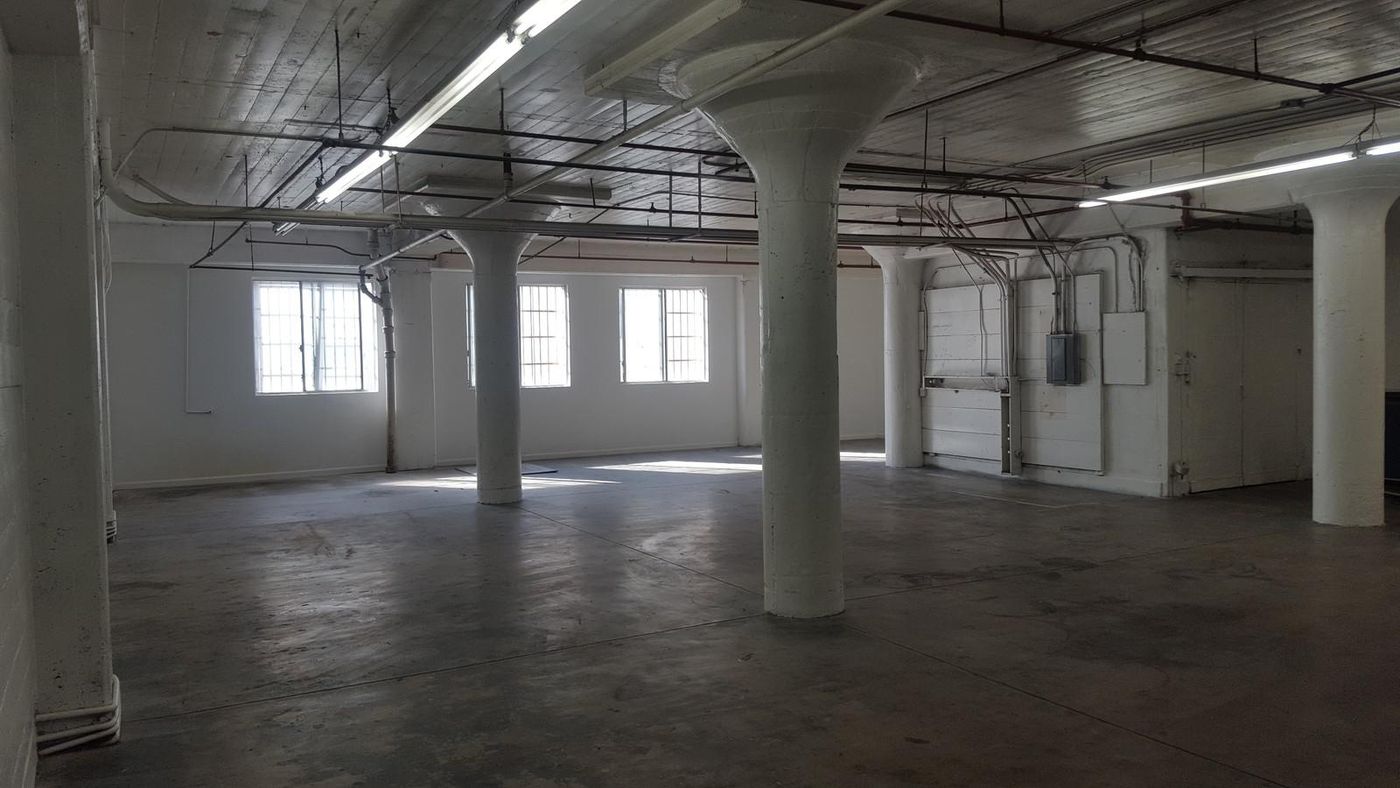 1922 E. 7th Pl. | ARTIST/GALLERY SUITES photo 1
