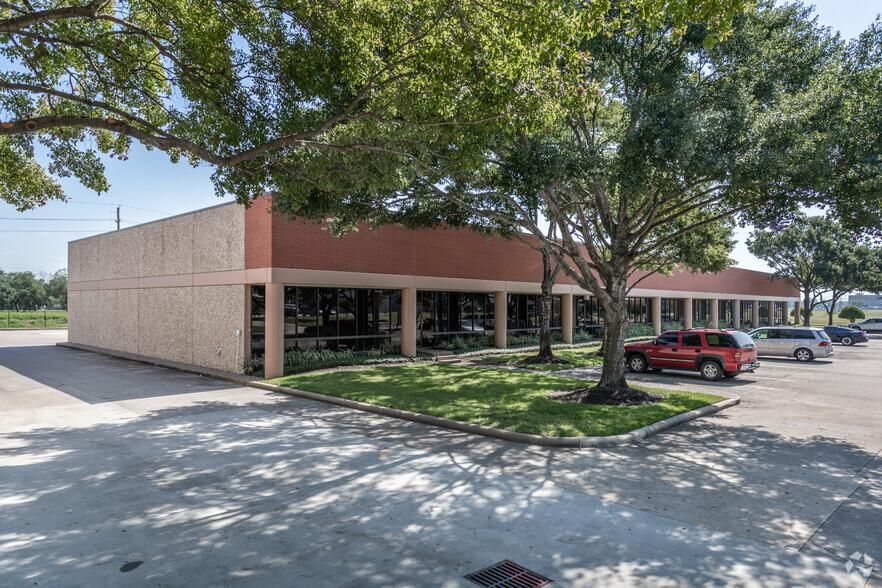 Intercont'l Business Park 15402 Vantage Pky E photo 1