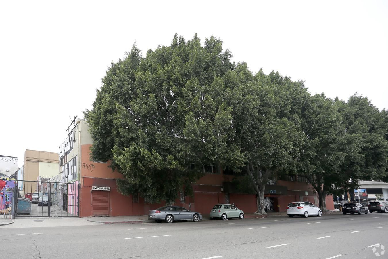 1801 S. OLIVE STREET photo 4