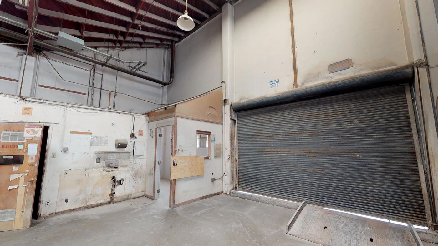 Green Zone Warehouse For Lease photo 3