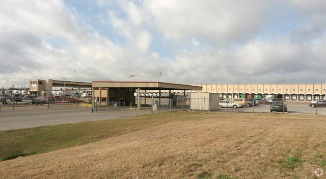 Southwest Crossing Logistics Center 5500 South Fwy