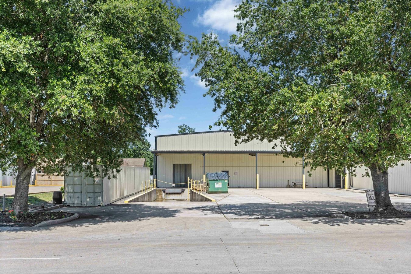 909 Shaver Street photo 3