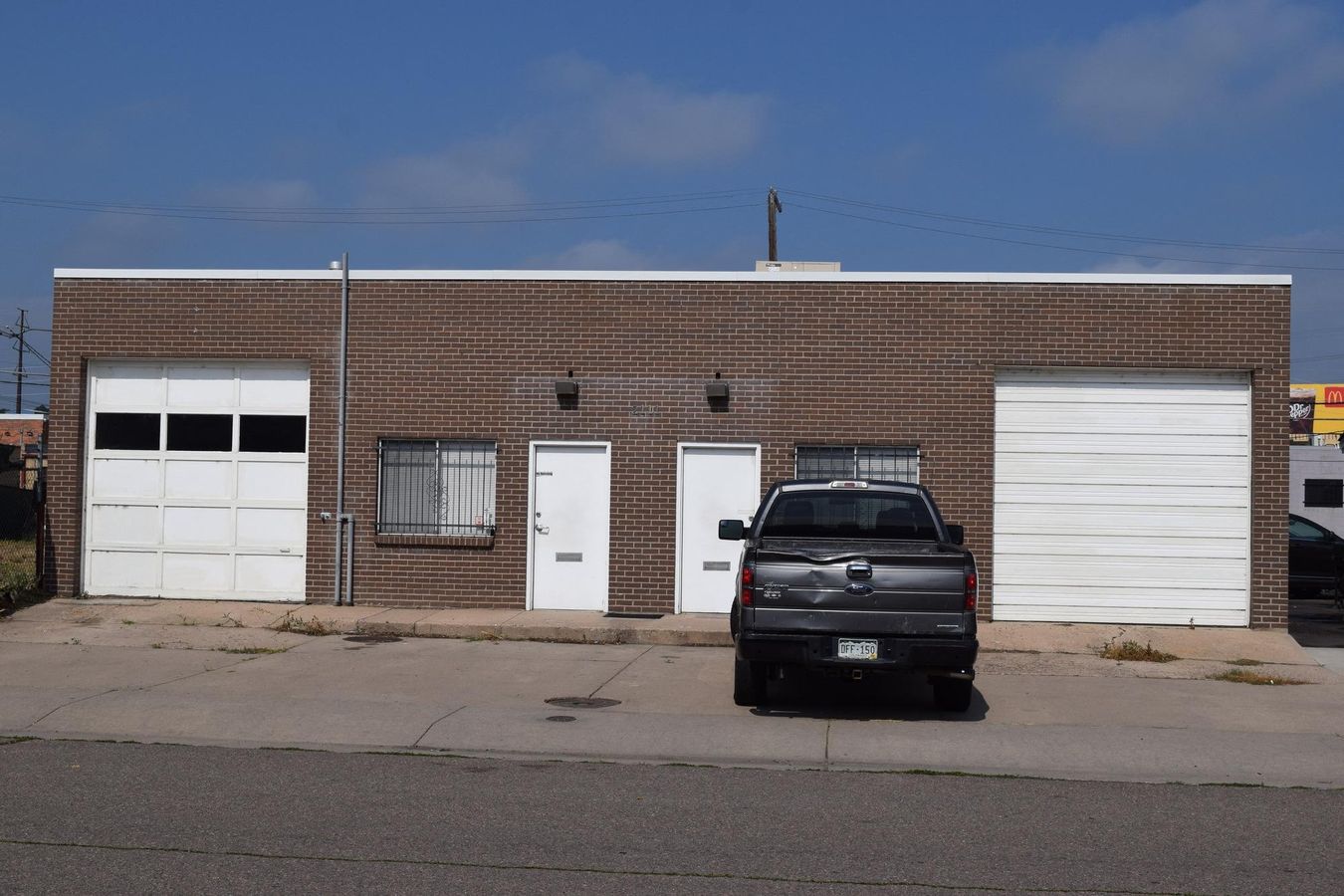 2,000 SF office warehouse unit with drive through 10'x10' doors photo 1