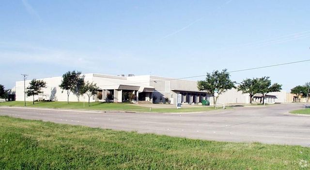 Midway Distribution Center 3231-3237 Commander Dr