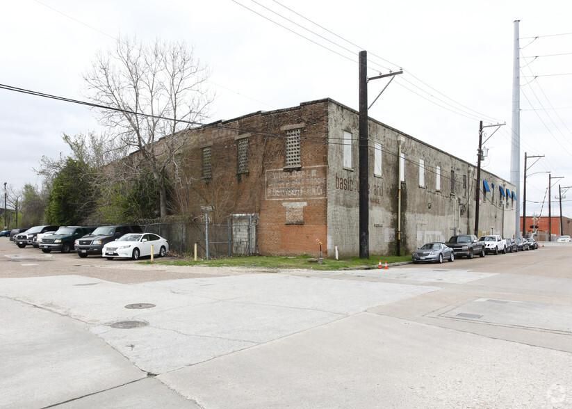 2000 Nance St photo 3