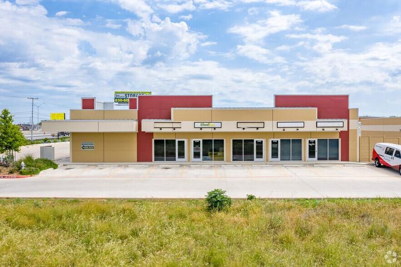 New Braunfels Storage Business Center 2090 N Interstate 35