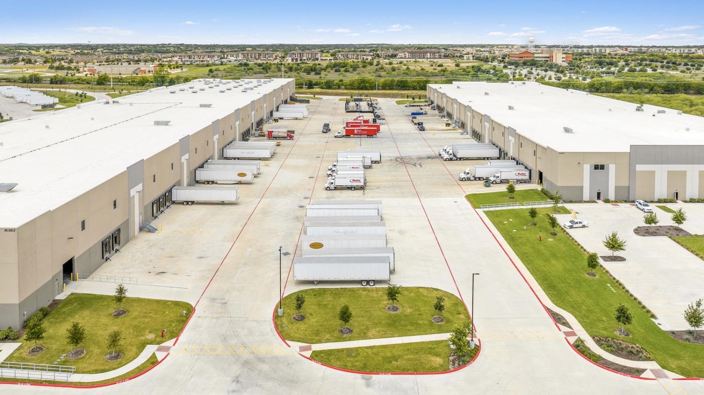 Plum Creek Logistics Center Building 1 photo 2