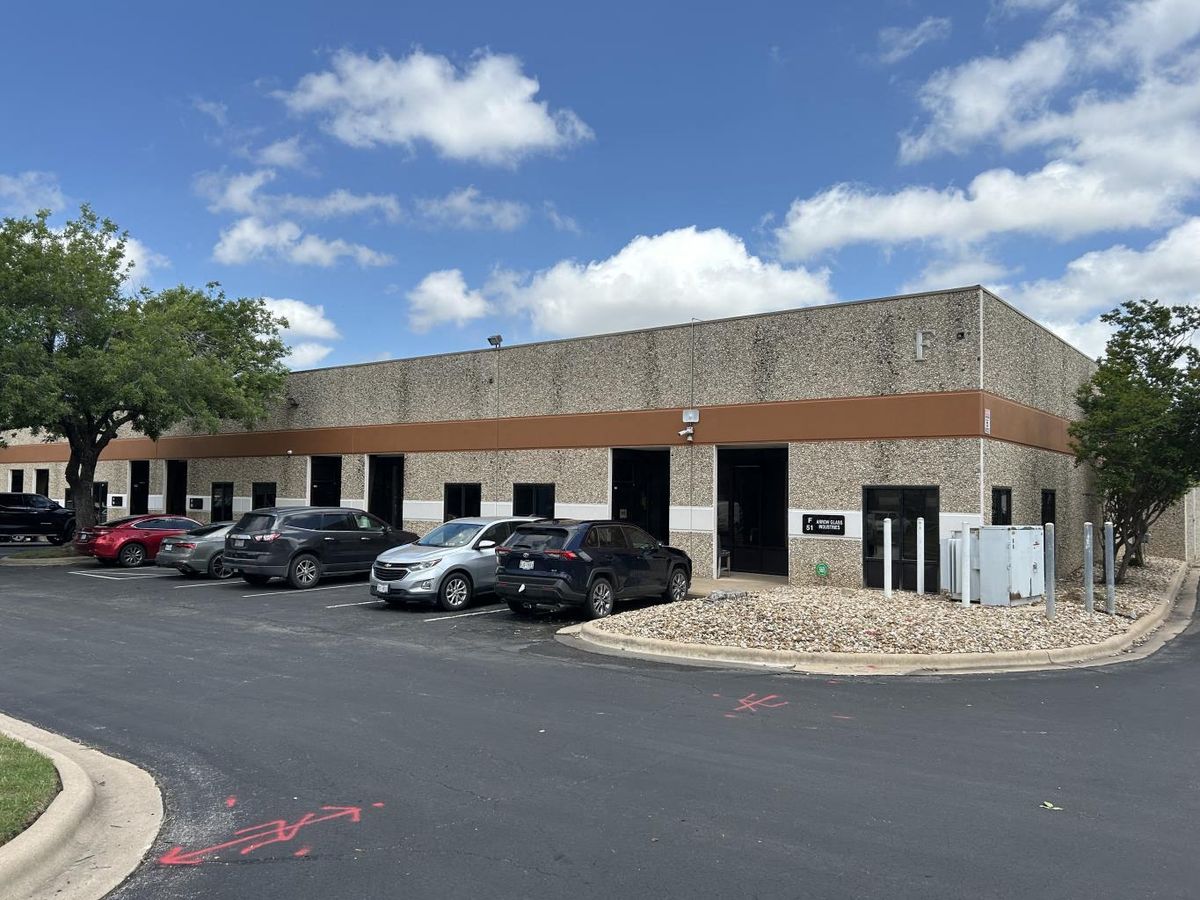 8822 north lamar photo 3