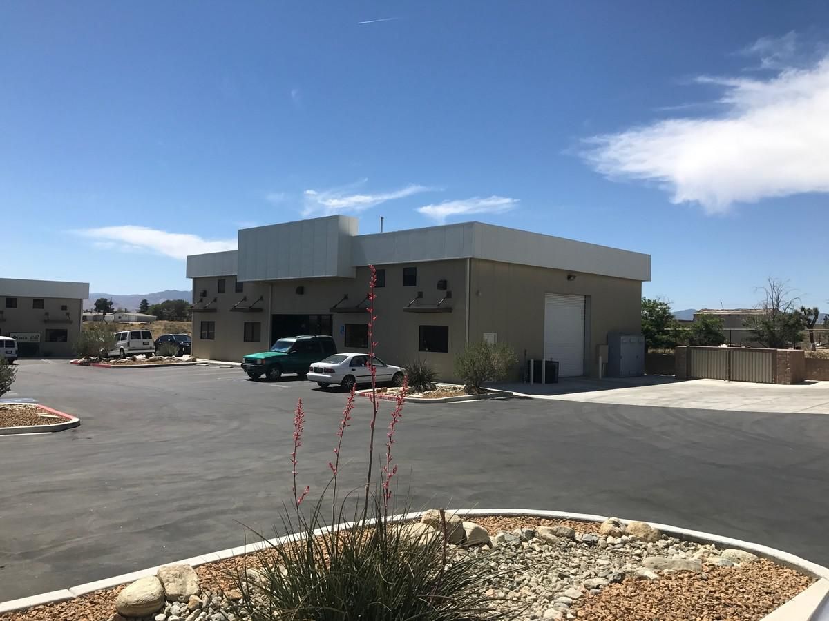 Building 401 photo 1