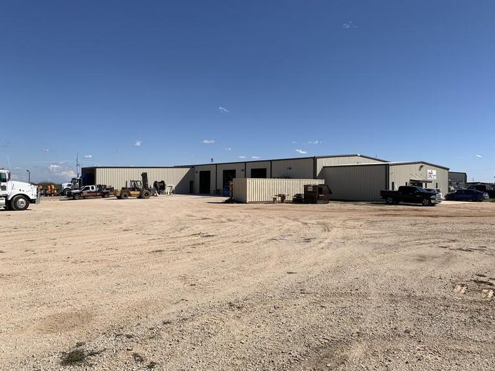 I-37 Office/Warehouse with Yard 102096 Ih 37