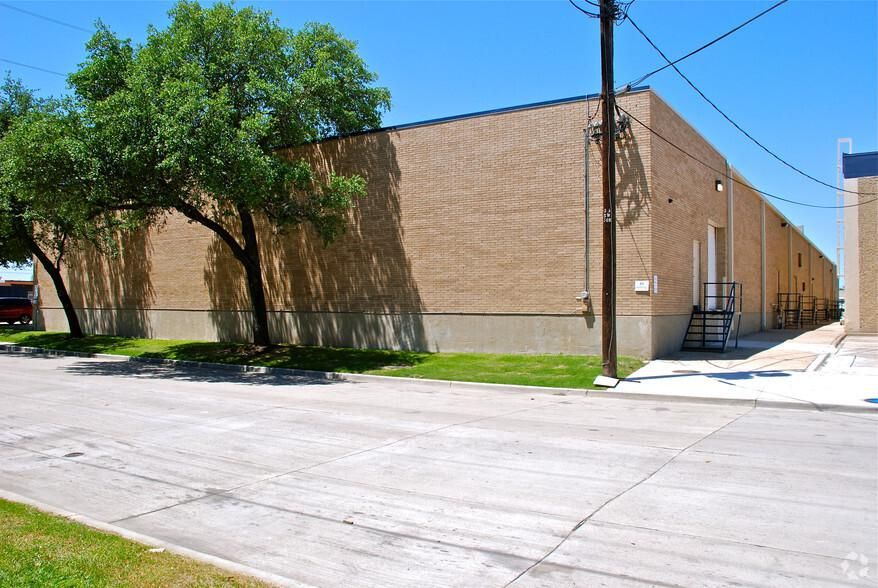 Bldg 2 3511-3539 Irving Blvd photo 2