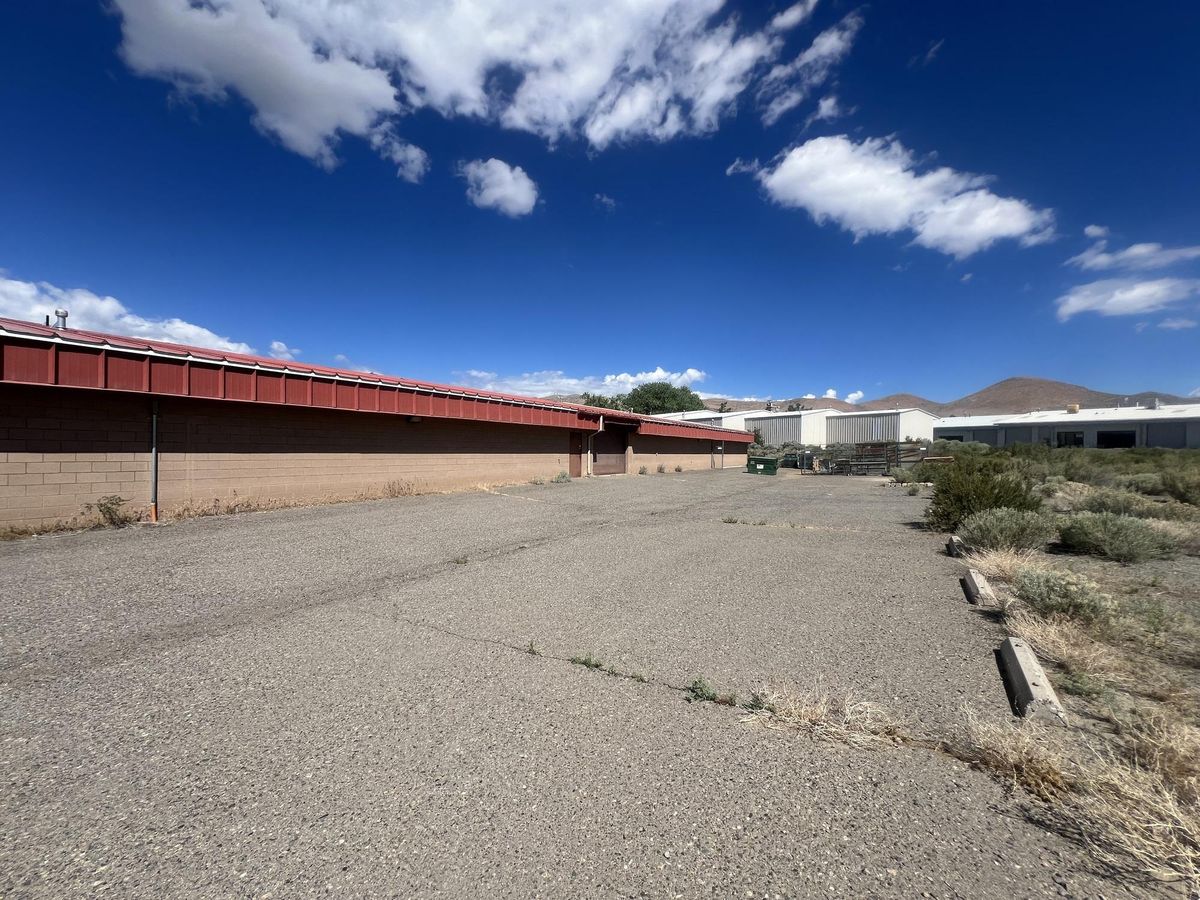 2800 Arrowhead photo 2