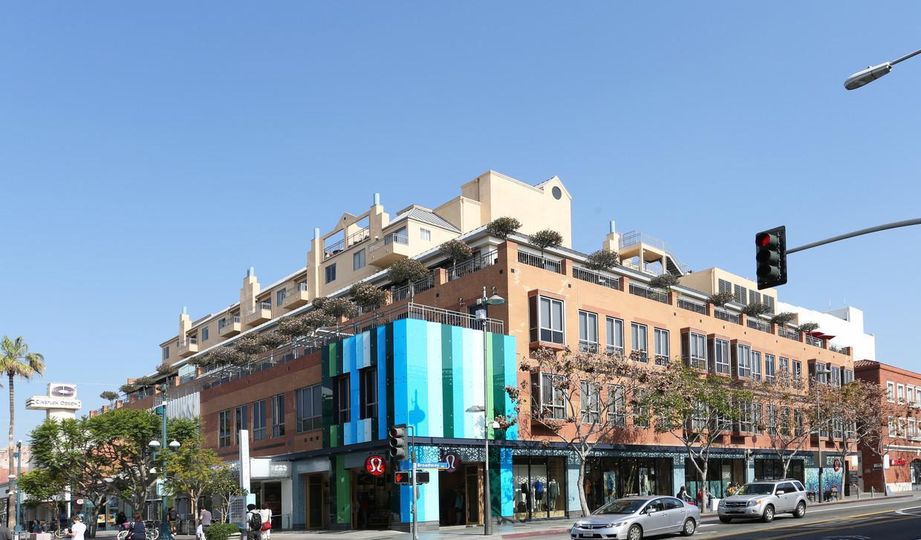 Promenade Gateway
