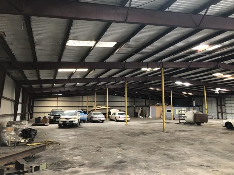 South Houston Warehouse w/ Offices near I-45 1002-1008 Pennsylvania Ave photo 4