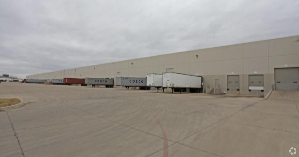 Building C 401-441 Railhead Rd photo 1