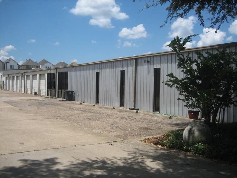 1117 Upland Dr photo 3