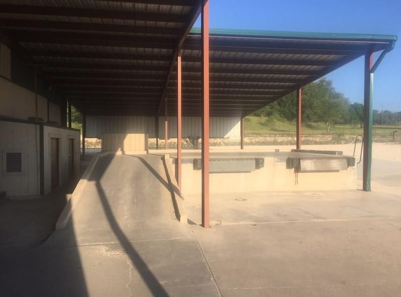 4620 W Highway 290 photo 2