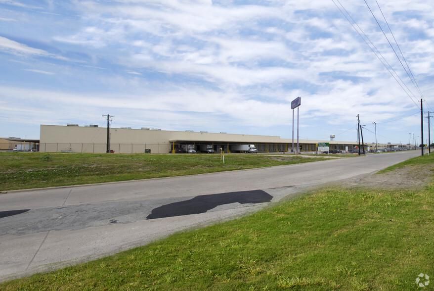 Dallas Food Center 2610 McCree Rd photo 4