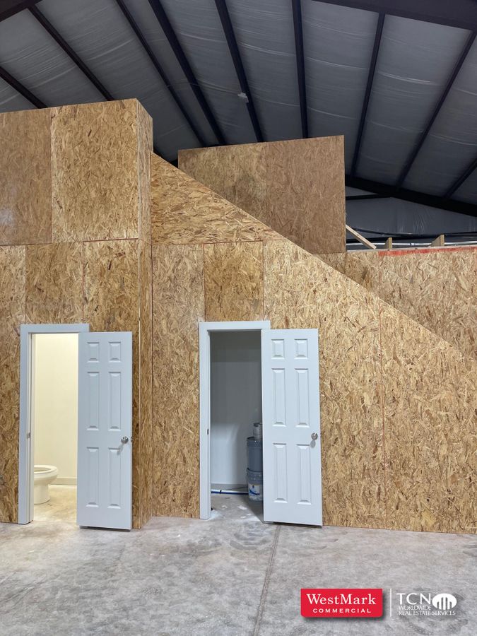 Coming soon 10,250 Sf Office Warehouse with Stackyard photo 4
