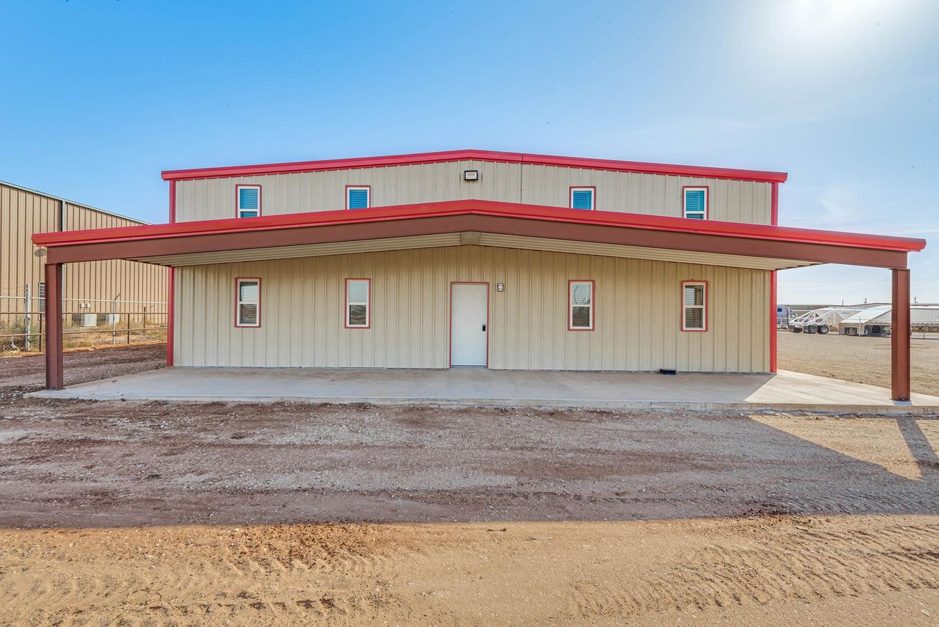 5,000 SF Office/Shop w/Living Space photo 3