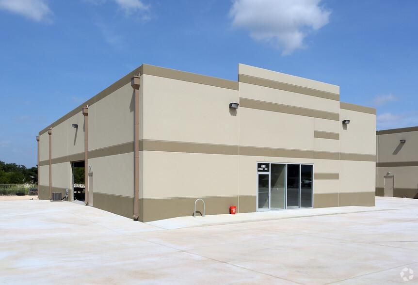 Building 1 5715 Rittiman Plz photo 2