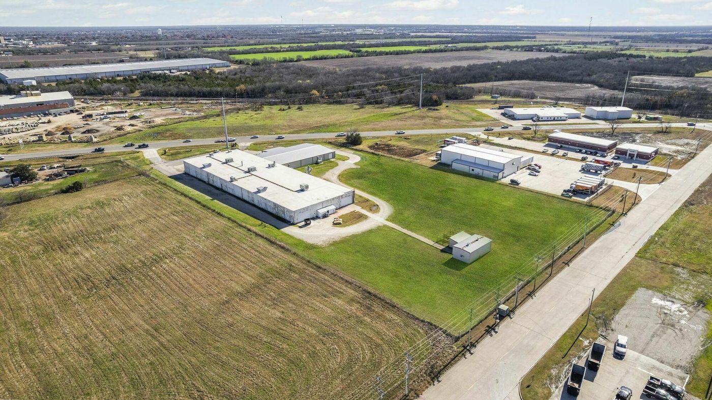 6120 Texas 66 photo 3