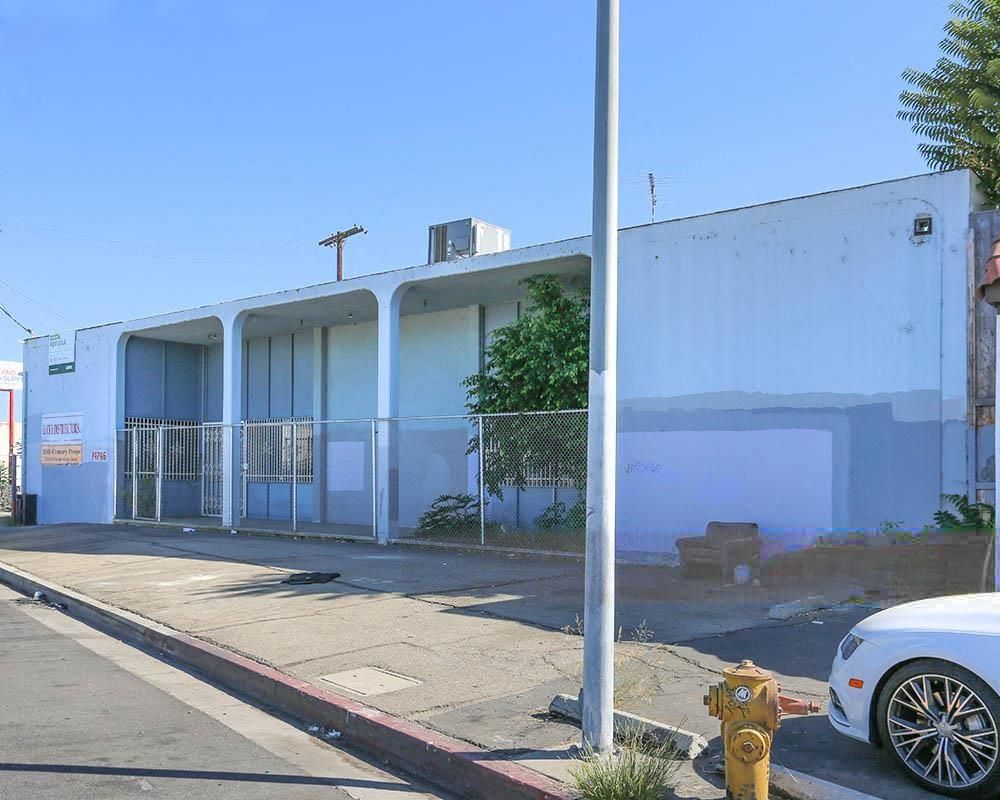 14746 Raymer Street photo 2
