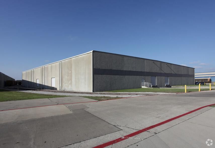 Building 2 1701 Vantage Dr photo 1