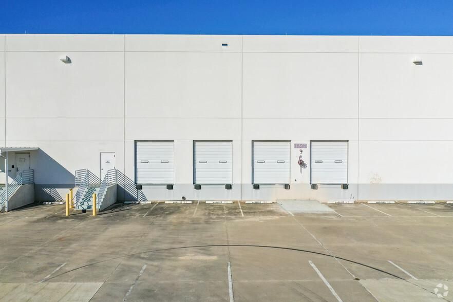 5501 Alliance Gateway Fwy photo 3
