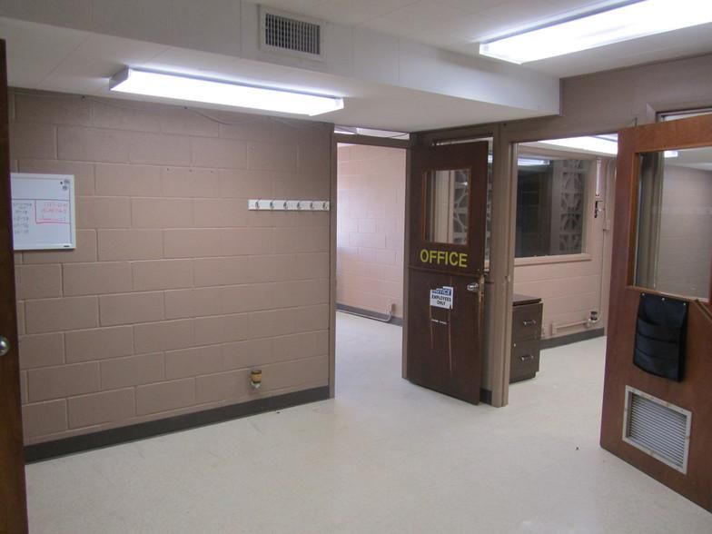 NEW LOW RATE 1418 N Broadway photo 3