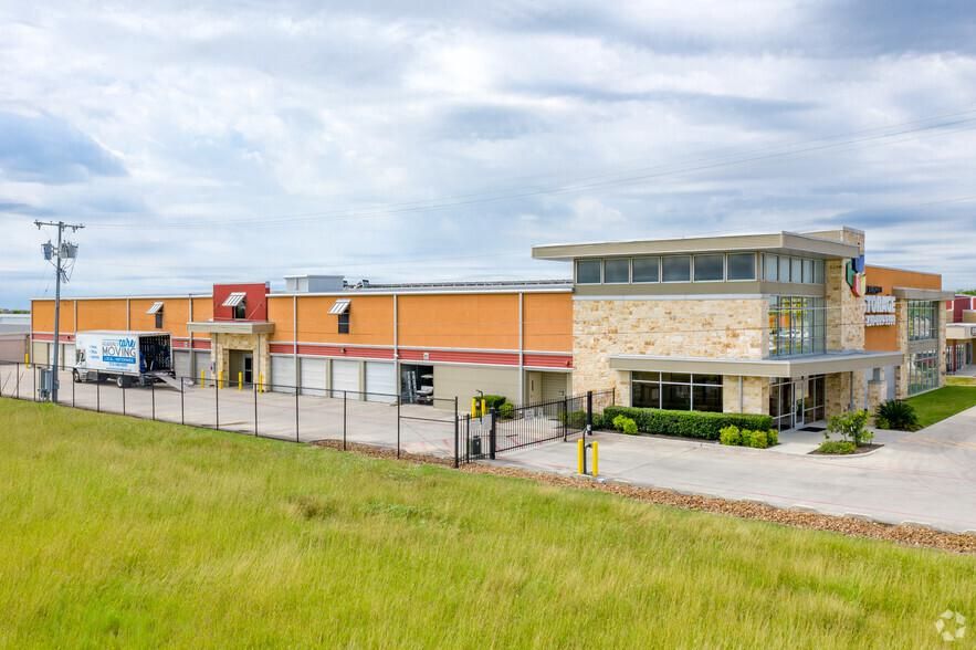 New Braunfels Storage Business Center 2090 N Interstate 35 photo 3