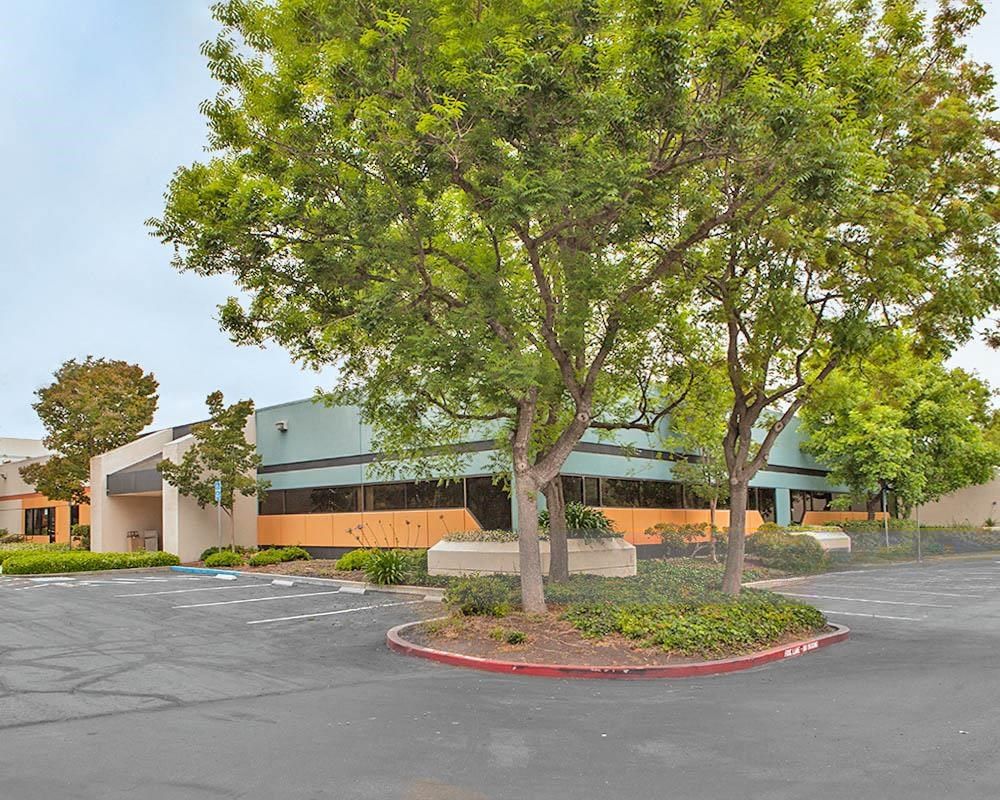 415 Oakmead Pkwy photo 3