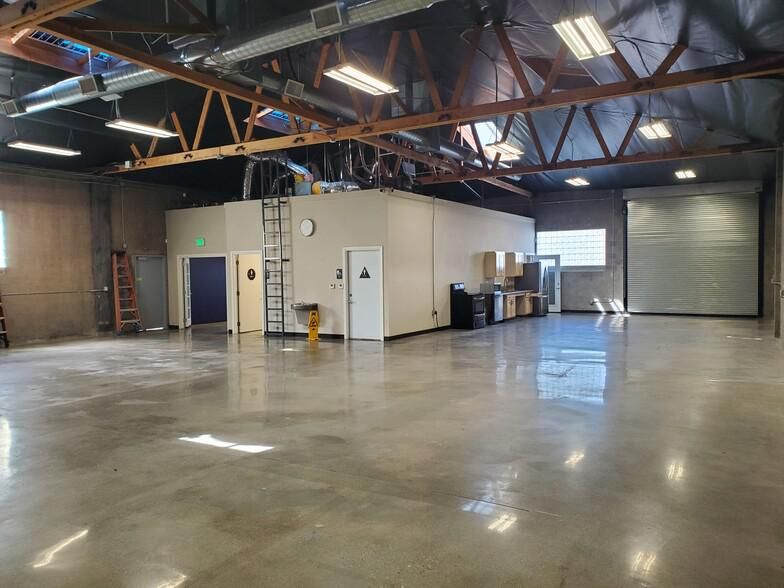 Carrier Components Corp (former) 2529 N San Fernando Rd photo 3